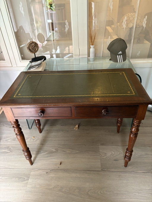 Bureau met lederen inlegblad