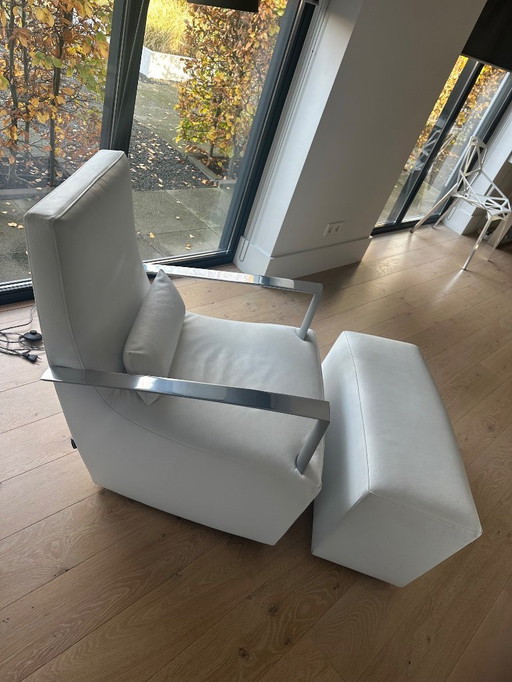 Sillón Ligne Roset con reposapiés