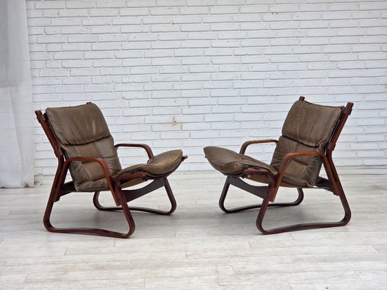 Image 1 of Fauteuil lounge norvégien des années 1970, revêtement en cuir marron.