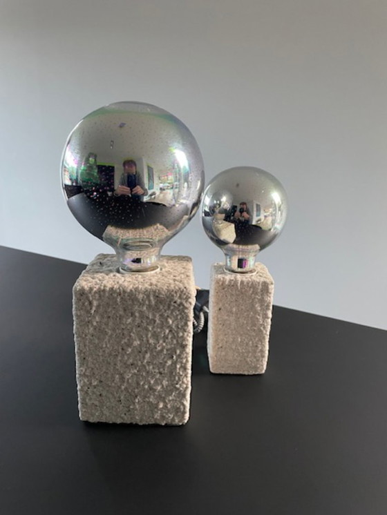 Image 1 of Set van twee moderne designlampen met sculpturale stenen basis