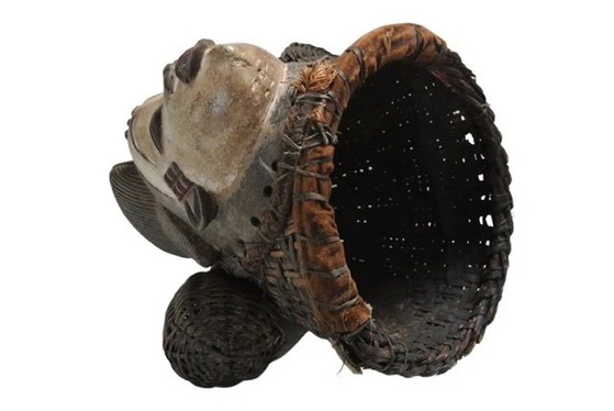 Antike Punu-Maske mit gewebter Kappe – Gabun – Bildhauerei, Wood (photo 7 of 11)