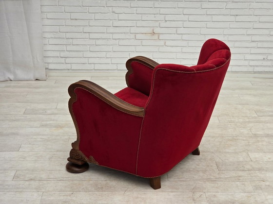 Image 1 of Deense relaxfauteuil uit de jaren 50, bekleed met velours en gesneden eikenhout.