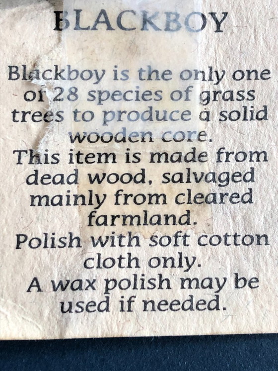 Image 1 of Una ciotola in legno ricavata dalla specie erbacea black-boy dell'Australia occidentale