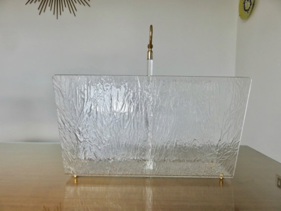 Image 1 of Porte revues " ROCHE BOBOIS " en plexiglas transparent et laiton années 70