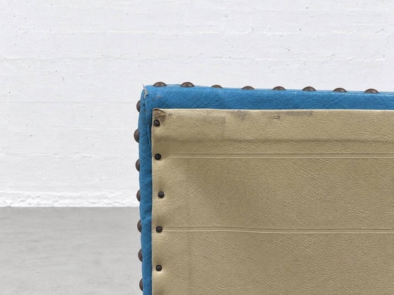 Vintage Bankje van blauw kunstleer, jaren 60 – Leather (photo 8 of 12)