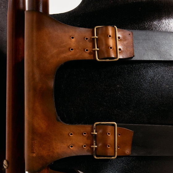 Image 1 of Poltrona e pouf in pelle di vitello ungherese, set da 2