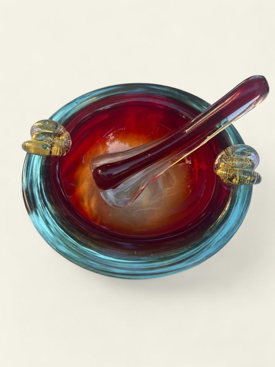 Image 1 of Rarità! Posacenere in vetro di Murano italiano con pestello | Vintage anni '70 | Oggetto in vetro rosso-verde | Da collezion