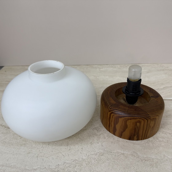 Image 1 of Lampe de table vintage en verre au lait avec base en bois par Bestform Freudenberg , 1970