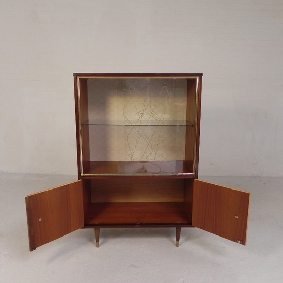 Image 1 of Vitrina de estilo futurista con puertas correderas de cristal, Bélgica, década de 1960.