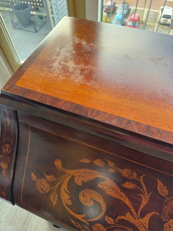 Image 1 of Nederlands schrijfbureau met bloemenmarqueterie