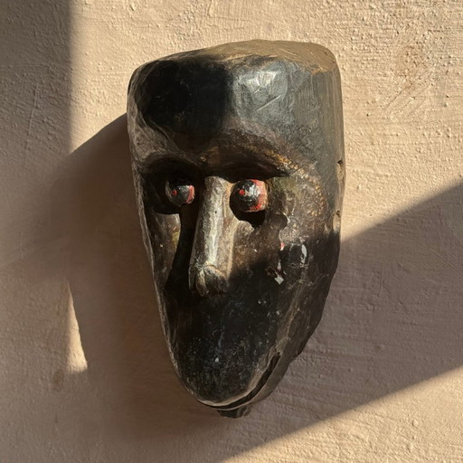 Masque himalayen expressif - Bois sculpté à la main - Objet rituel chamanique - Népal ou Inde du Nord - 20e siècle