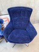 Poltrona girevole vintage a forma di uovo