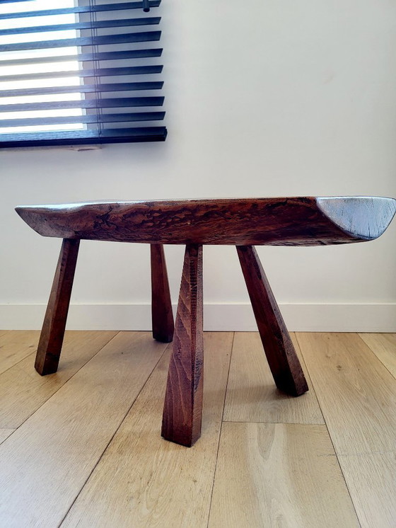 Image 1 of Boomstam massief houten zitbankje of bijzettafel, landelijke stijl, brutalist , jaren 60