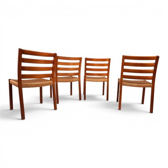 Image 1 of Niels Otto Møller Modèle 408, Ensemble de 4 chaises de salle à manger en teck Papercord pour J.L. Møllers, 1975