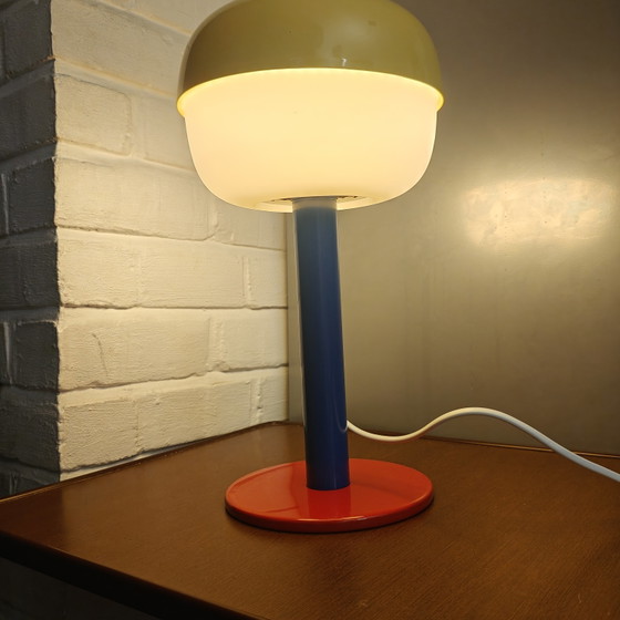 Lampada da tavolo postmoderna IKEA unica nel suo genere: gialla, blu e rossa, in stile Memphis. (photo 6 of 8)