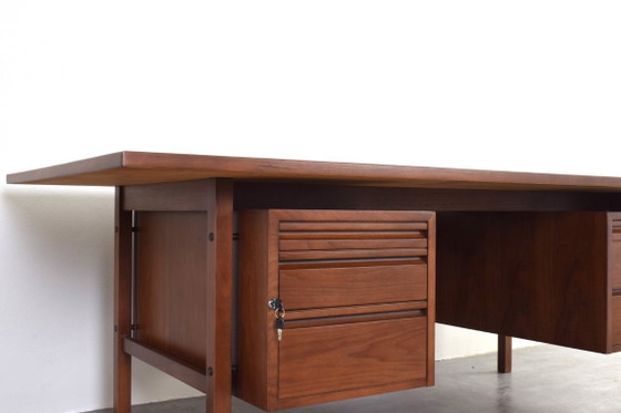 Mid-Century Large American Walnut Executive Desk – Wood (photo 9 of 18)
