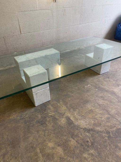 Table en verre avec base en marbre
