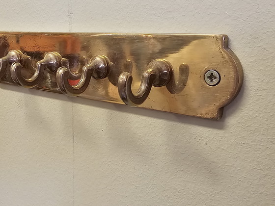 Image 1 of Perchero antiguo de latón con 4 ganchos y gancho pequeño para llaves.