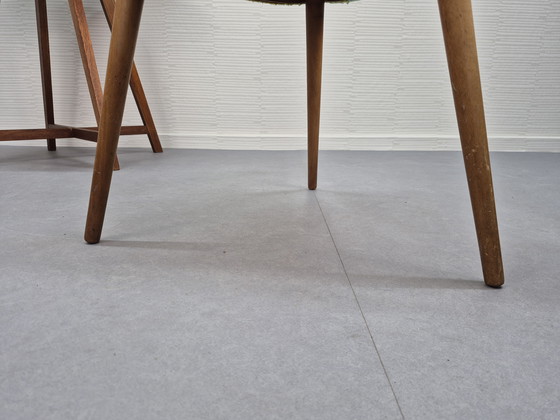Image 1 of Tabouret triangulaire vintage avec revêtement en tissu neuf, de style danois.