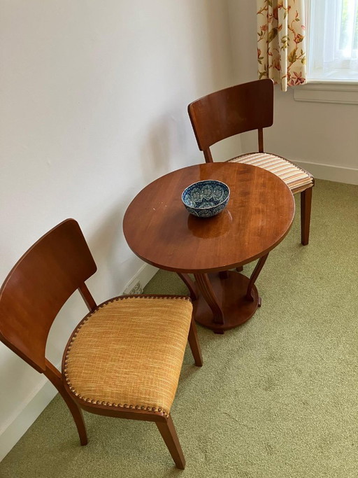 Conjunto de mesa y dos sillas tapizadas recientemente en madera de caoba - precio de recogida