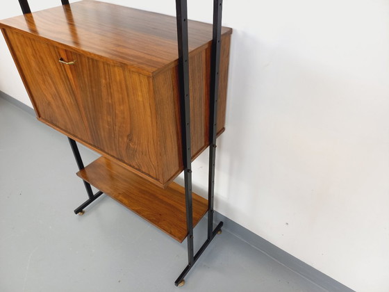 Image 1 of Bibliothèque étagère italienne modulable vintage en bois de noyer et métal des années 60