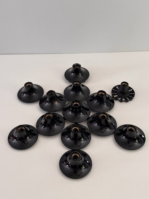 Komposition aus 13 Teti Vico Magistretti Wandleuchten für Artemide, 1970, schwarz lackiertes ABS, Space-Age-Finish