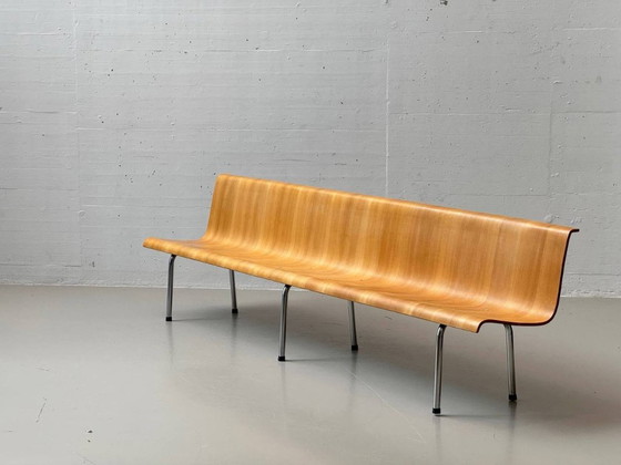 Banc en hêtre moulé stratifié avec piètement en tube d'acier, années 1960 – &Tradition, Wood (photo 5 of 18)