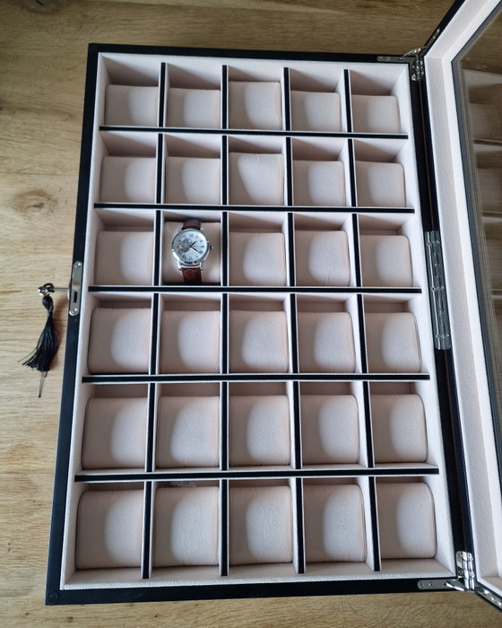 Image 1 of Ligne Exclusive - Coffret à Bijoux - Vitrine haut de gamme en Bubinga - pour 30 grandes montres - Bubinga