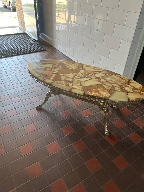 Image 1 of Ancienne table basse en marbre Pieds en cuivre Vintage Onyx