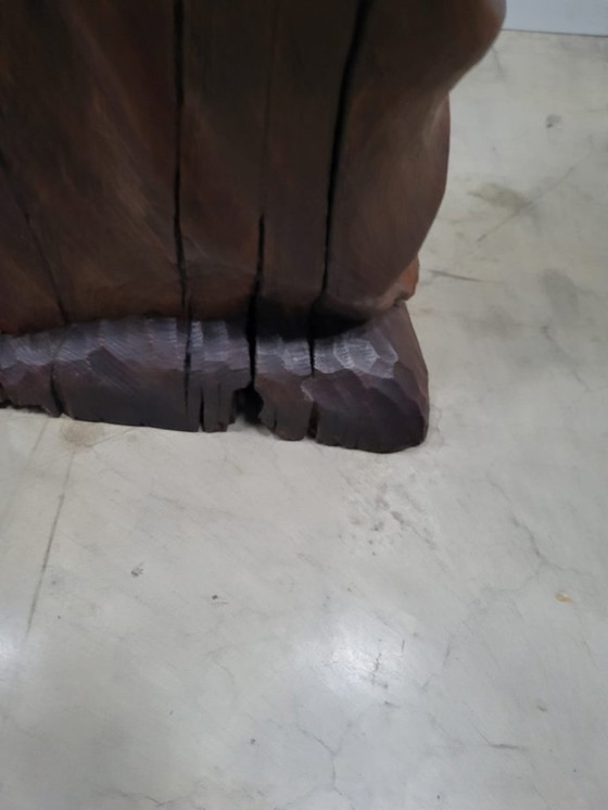 Image 1 of Sculpture en chêne d'un pleureur d'après Claus Sluter, signée R. Van Riet, 92 cm de haut.