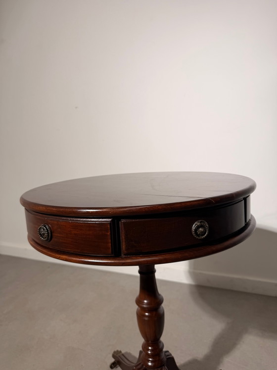 Table tambour ancienne en acajou avec tiroirs – Tables d'appoint (photo 4 of 4)
