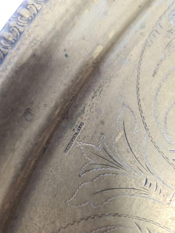 Antieke Poolse ovale dienblad met guillochepatroon van Jarra, jaren 1890. – Tafelaccessoires, Brass (photo 5 of 11)