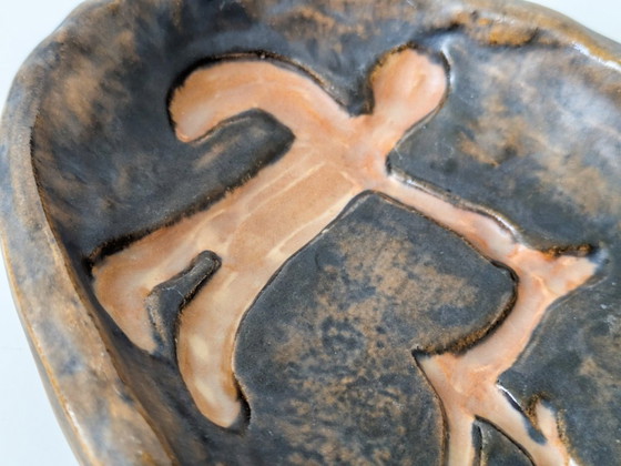 Vassoio portaoggetti vintage in ceramica danese di Emil Ruge, con sgraffito e stile arte primitiva. (photo 11 of 13)