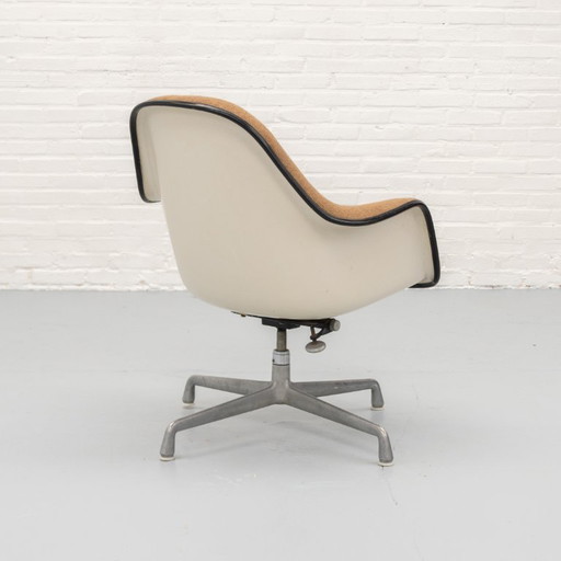 Eames Sessel mit losen Kissen, Herman Miller, 70er Jahre – fauteuils, Fiberglass (photo 2 of 14)