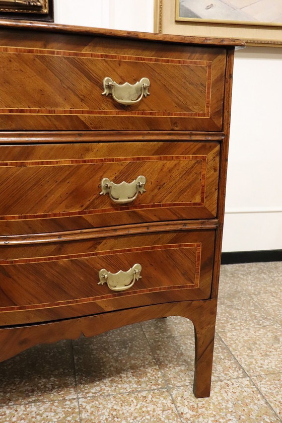 Image 1 of Cómoda antigua con incrustaciones de madera de frutal, Italia, siglo XVIII, restaurada