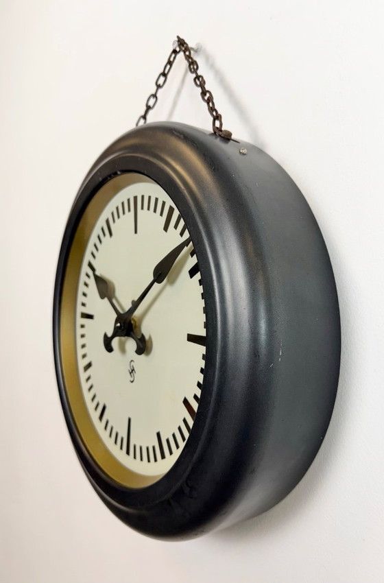 Image 1 of Reloj de pared industrial negro de Siemens, década de 1930.