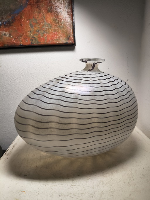 Vintage Kosta Boda 'Aphrodite' Asymmetrical Vase with White Mother of Pearl, designed by Bertil Vallien
Flawless (model 48534)