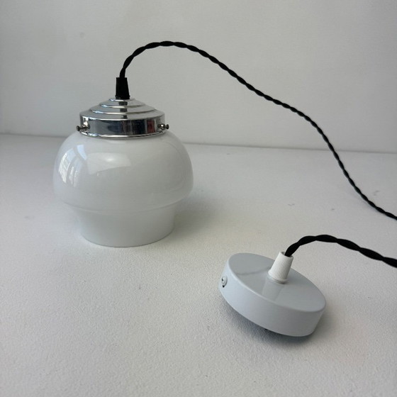 Image 1 of COPPIA DI PICCOLE LAMPADE A SOSPENSIONE OPALINE VINTAGE 15 CM