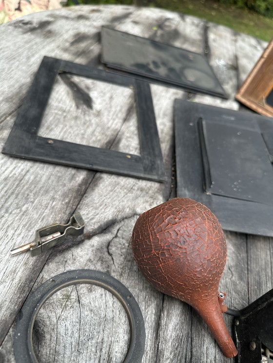 Image 1 of Vintage wooden studio camera on tripod - Narita Belgium