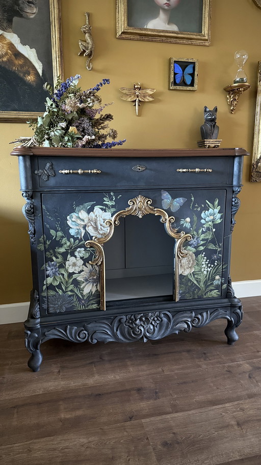 Prachtige kast / hondenpaleis voor de viervoeter! 