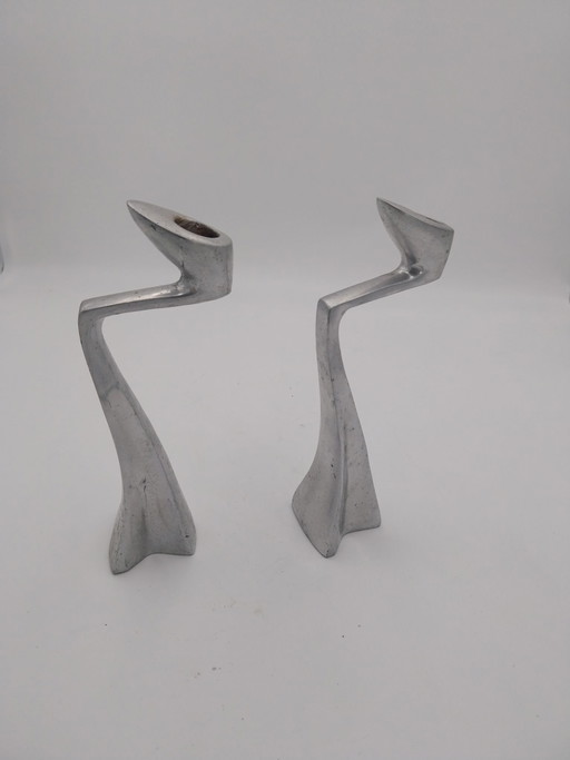 2 x set van 2 Mathew Hilton aluminium "swan" kandelaars 1980's 