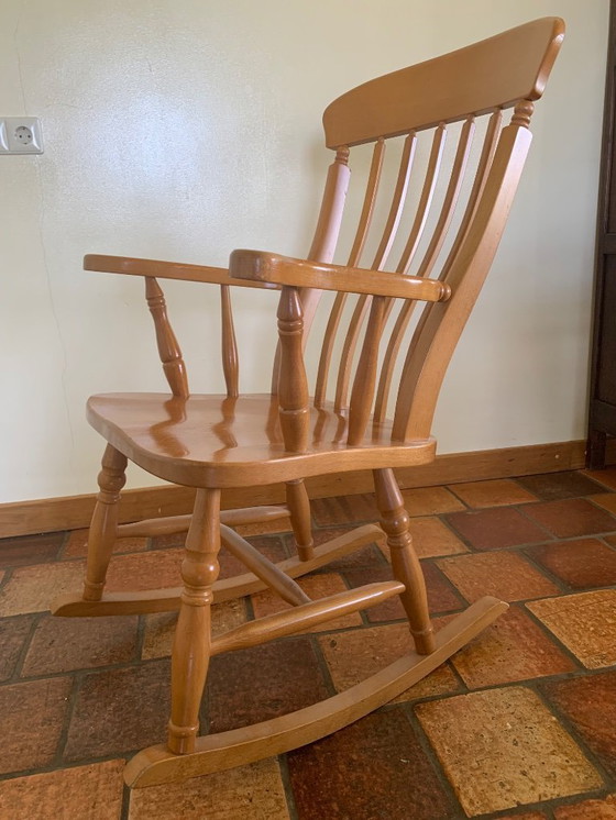 Image 1 of Sedia a dondolo in faggio