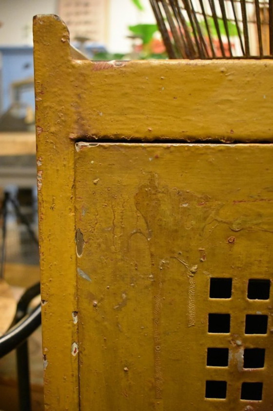 Image 1 of Alter Metallschrank, ockerfarben, 48 x 48 x 99,5 cm