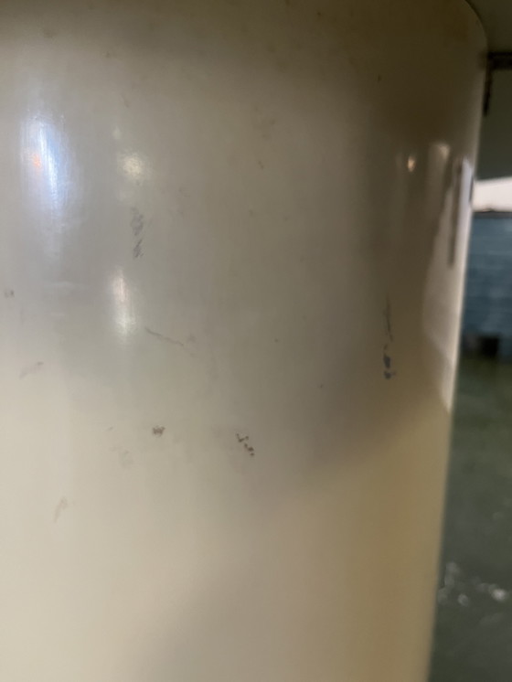 Image 1 of Tavolo da pranzo ovale laccato