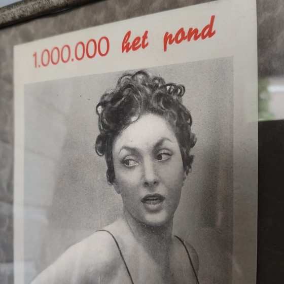 Image 1 of Originele Gina Lollobrigida magazinepagina – "Schokkend" – Authentieke vintage magazinepagina – Ingelijst – 20 × 27 cm