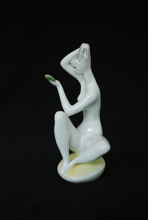 Statue de femme de Jenő Hanzély. Porcelaine de style Art-Déco