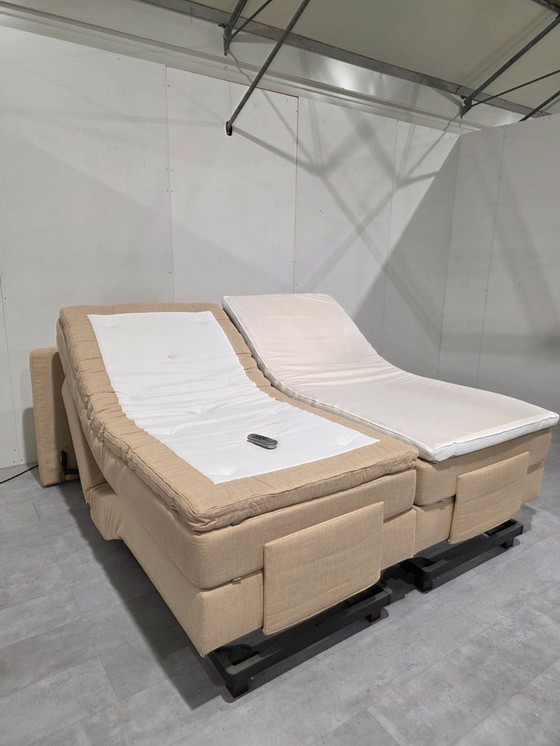 Image 1 of Auping Kiruna, Luxe Boxspring, volledig Electrisch , wireless bedieningen, 2-motorig, incl nette Auping matrassen +toppers