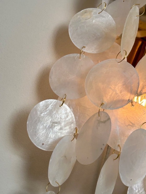 Image 1 of Set di 2 lampade da parete Capiz Shell con cornice dorata