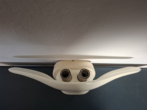 Image 1 of Paire d'appliques murales en bois tourné blanc. Années 1970. Ère spatiale.