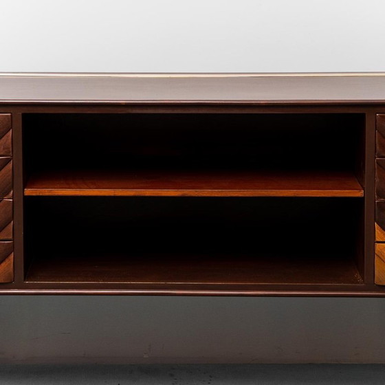 Image 1 of CREDENZA VINTAGE IN LEGNO CON DETTAGLI IN OTTONE DEGLI ANNI '60, ANTIQUARIATO MODERNO